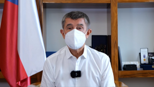 Babiš: Vážení spoluobčané, zůstaňte doma, hraje se i o Vánoce