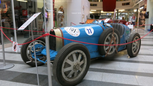 Ve Zlatém jablku jsou k vidění staré bugatky