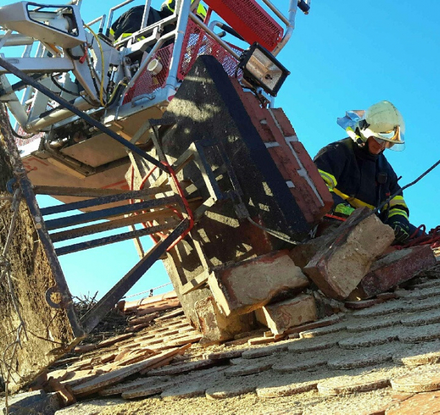 Republiku zasáhl silný vítr, dosáhl síly orkánu