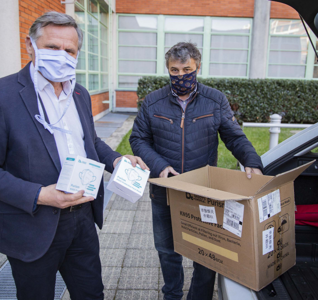 Kraj dostal od teplárny darem 2 500 respirátorů typu FFP2