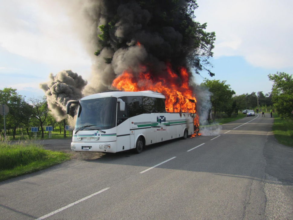 Požár autobusu ve Zlíně se obešel bez zranění