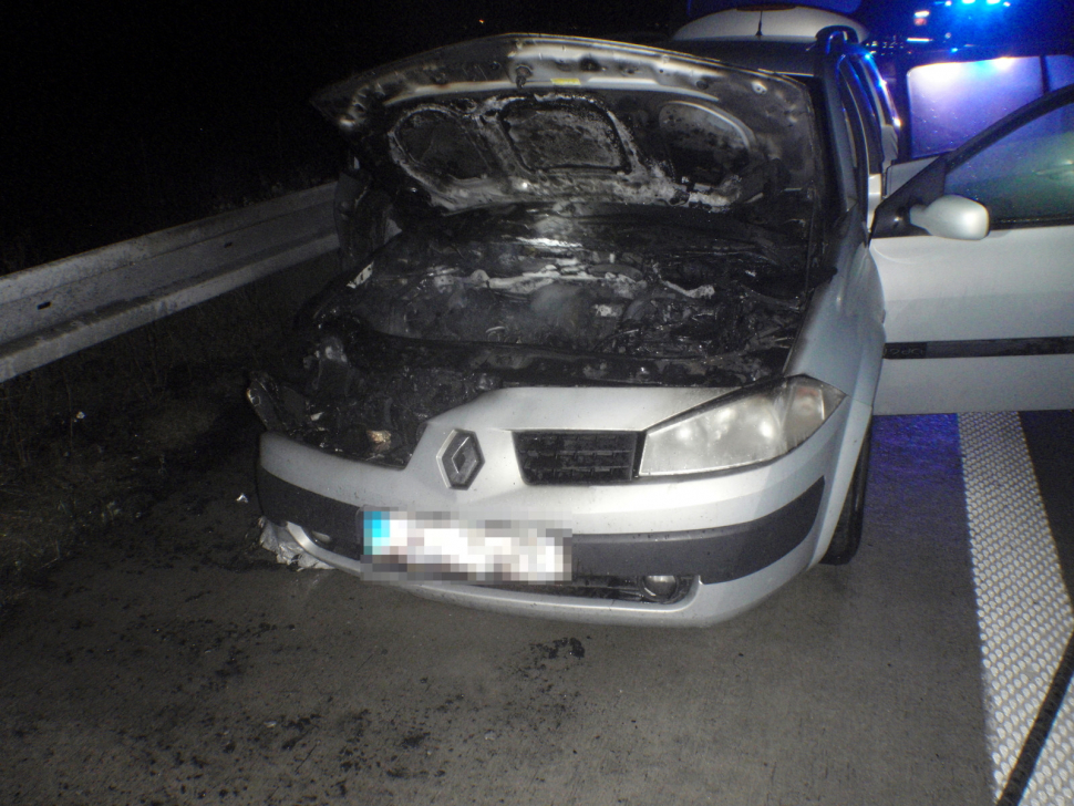 Kroměřížské hasiče zaměstnal požár auta na dálnici